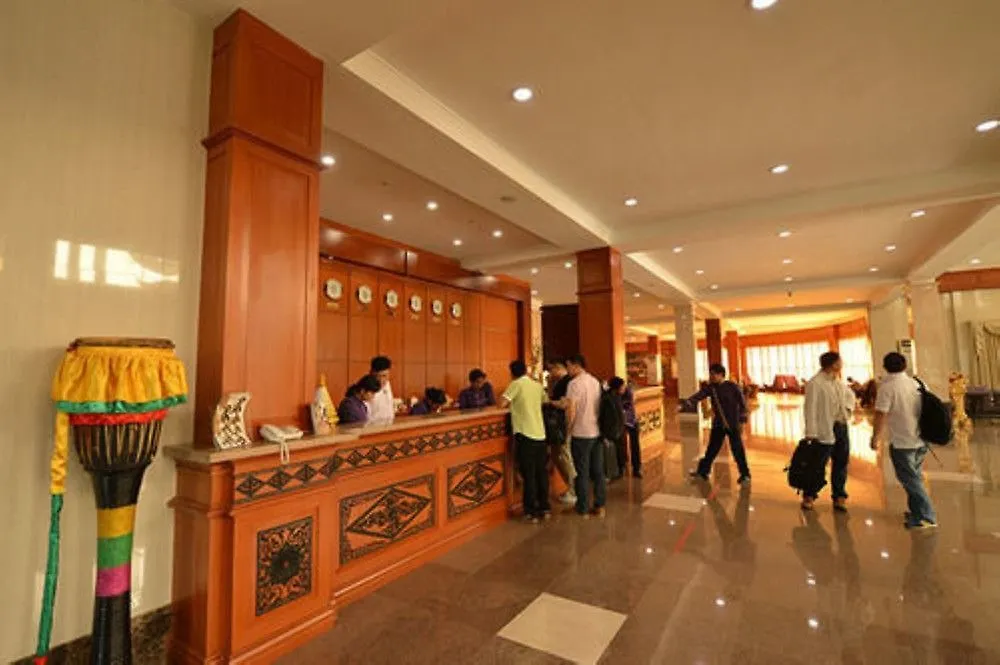 Sky Star Hotel Yangon 4*,
